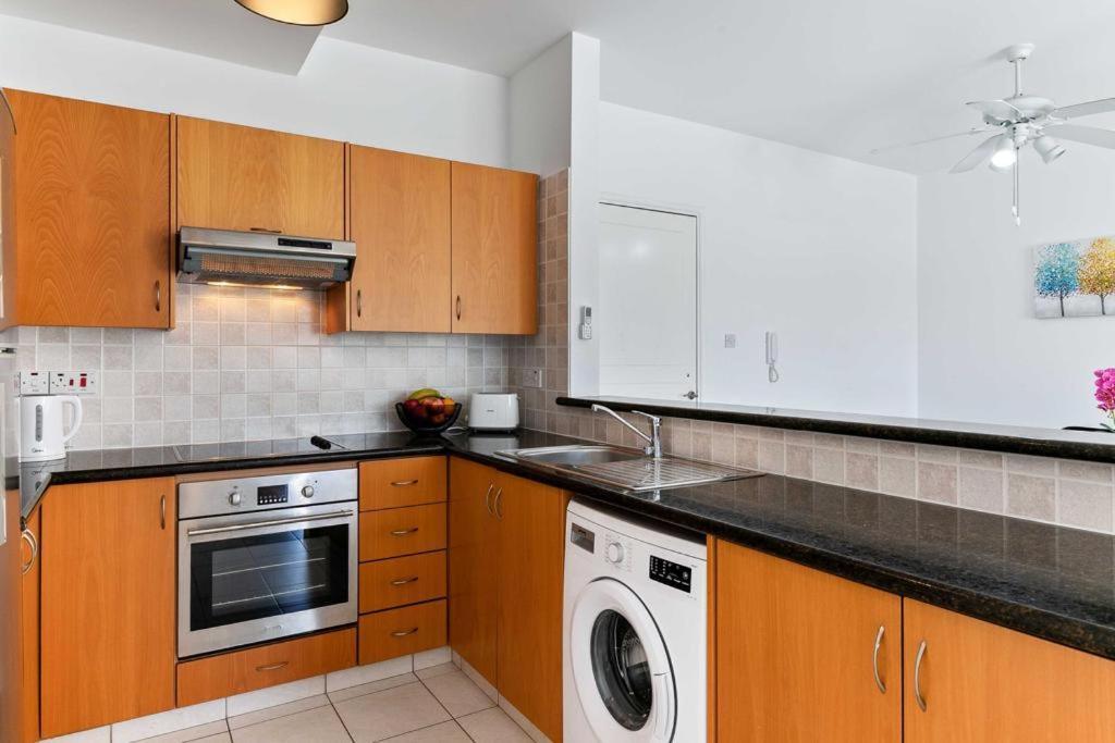 Penthouse Carina Apartment Paphos Bagian luar foto