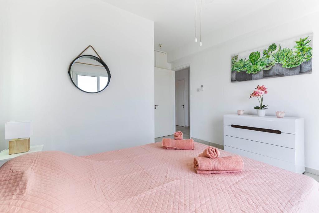 Penthouse Carina Apartment Paphos Bagian luar foto