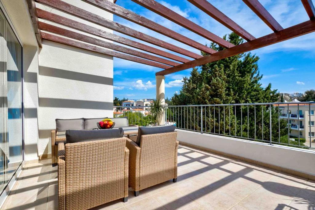 Penthouse Carina Apartment Paphos Bagian luar foto